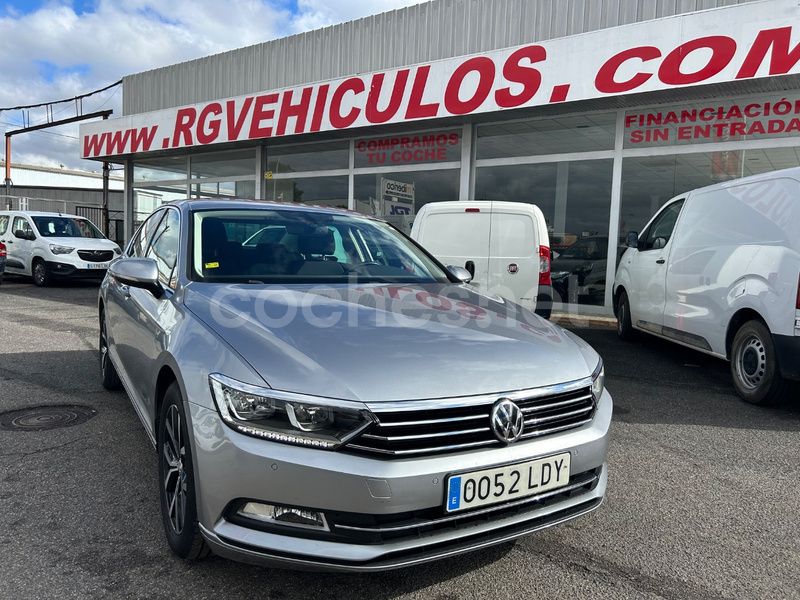 Beige Usado 2020 VW Passat Berlina | 15.900 € (Precio justo) - Imagen 1/4