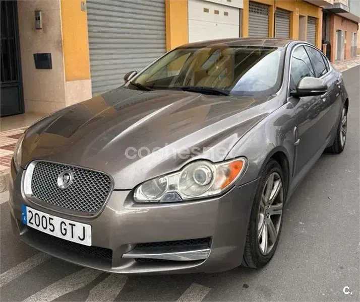 Usado Jaguar XF Luxury 240 CV (176 kW) 2010 Gris / plata Berlina