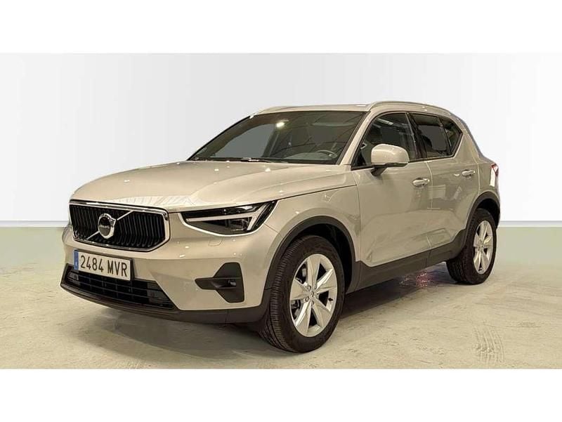 Plateado Usado 2024 Volvo XC40 Core SUV | 39.900 € (Caro) - Imagen 1/4