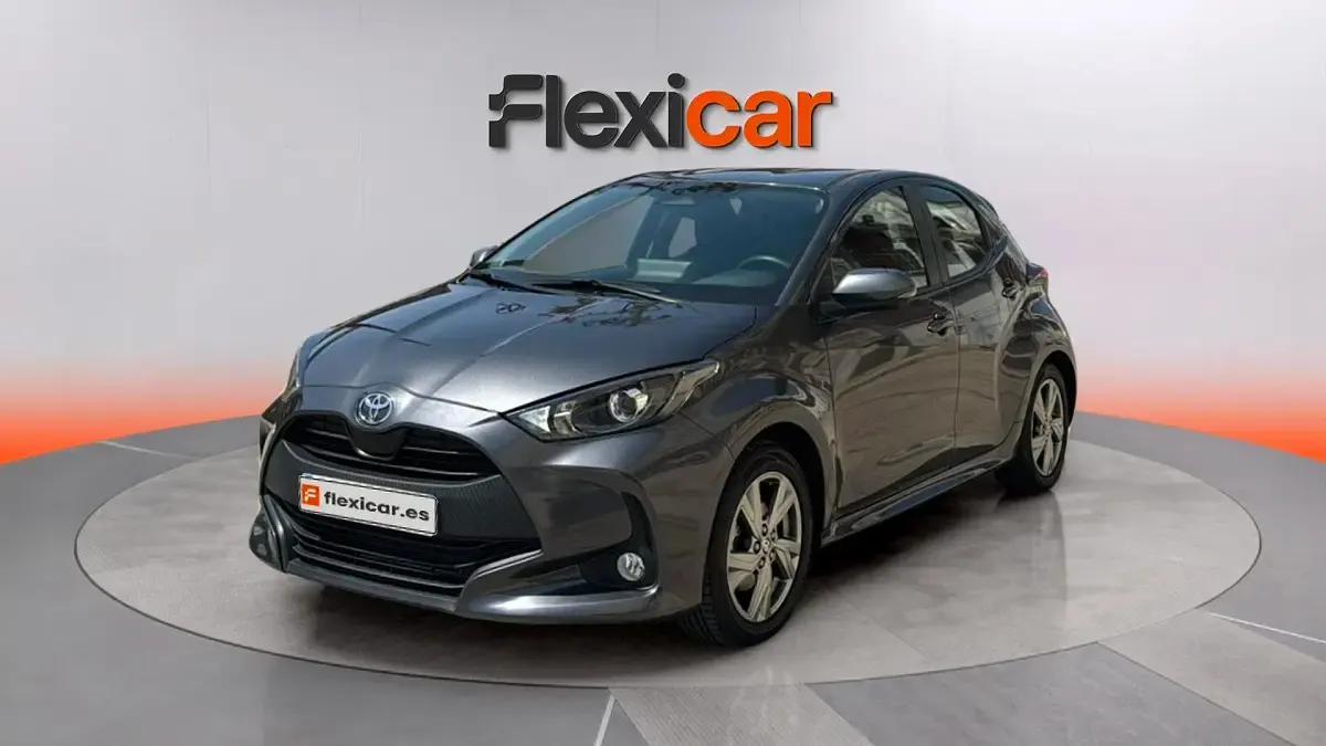 Usado Toyota Yaris Hybrid Business Edition 116 CV (85 kW) 2025 Gris Berlina