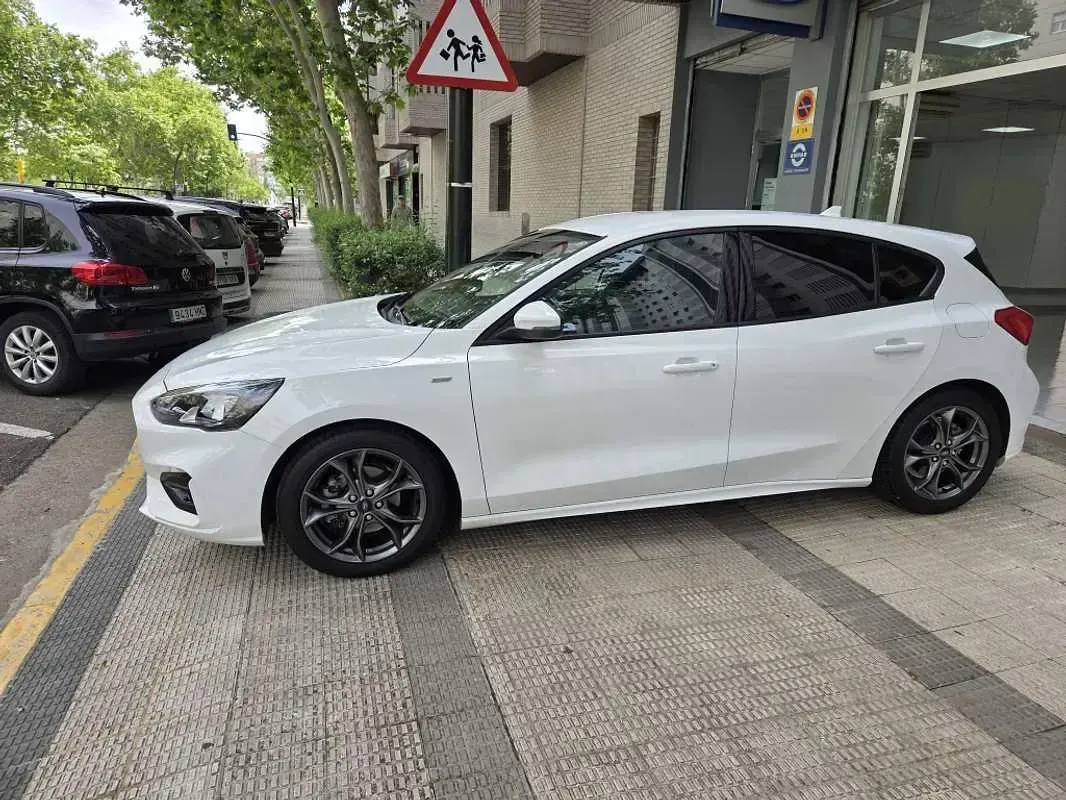 Usado Ford Focus ST-Line 125 CV (91 kW) 2019 Blanco Utilitario