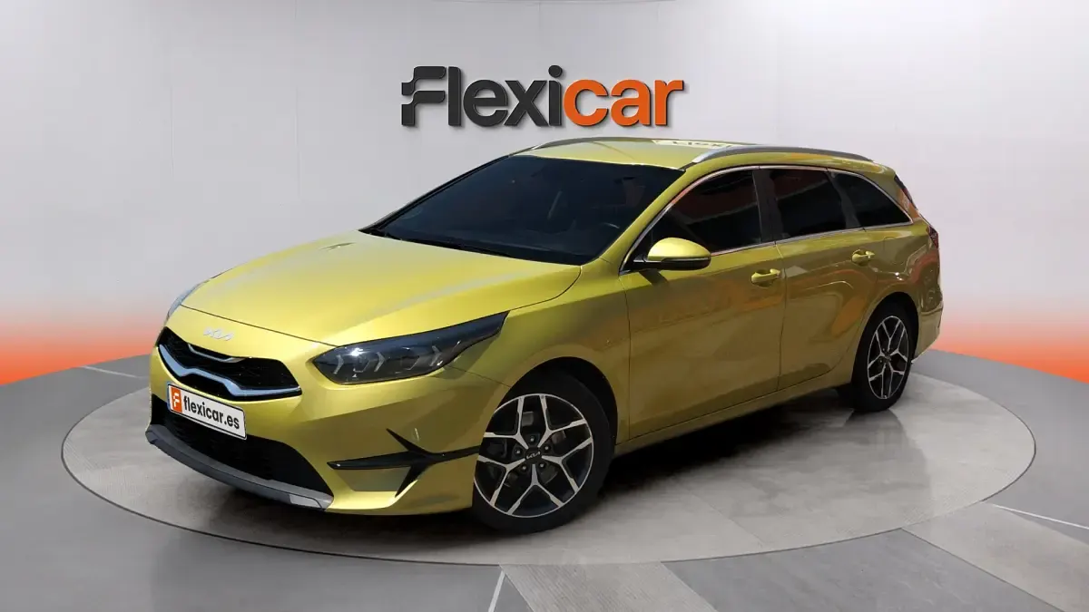Usado Kia Ceed 120 CV (88 kW) 2023 Amarillo Utilitario