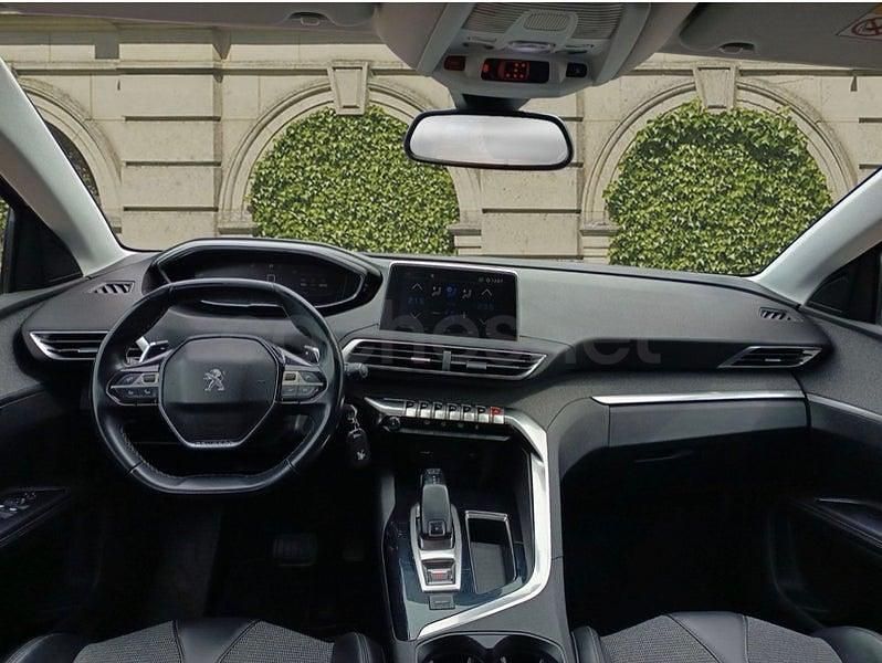 Usado Peugeot 5008 Allure 120 CV (88 kW) 2018 Gris / plata SUV