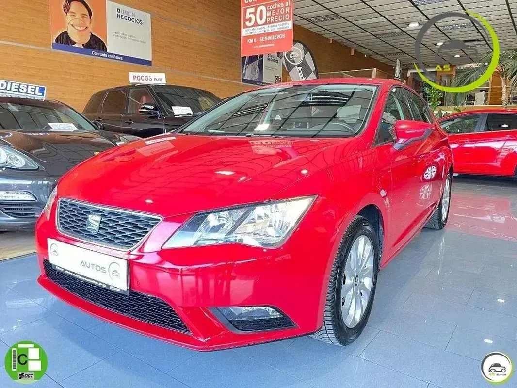 Usado Seat Leon ST Style 110 CV (80 kW) 2015 Rojo Familiar