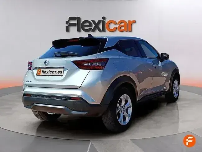 Käytetty Nissan Juke Acenta 114 HP (83 kW) 2022 Harmaa Katumaasturi
