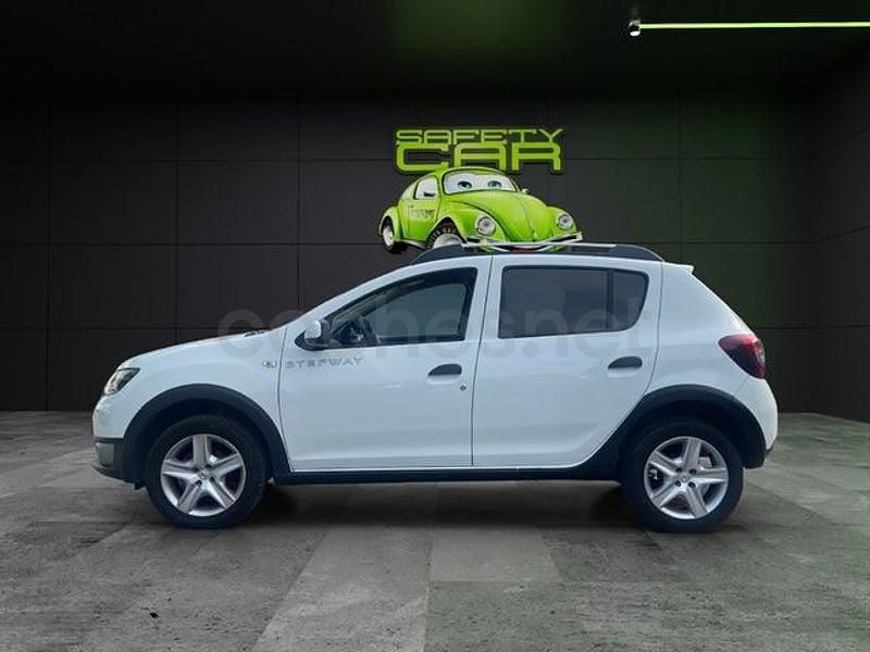 Usado Dacia Sandero Stepway 90 CV (66 kW) 2015 Blanco Utilitario