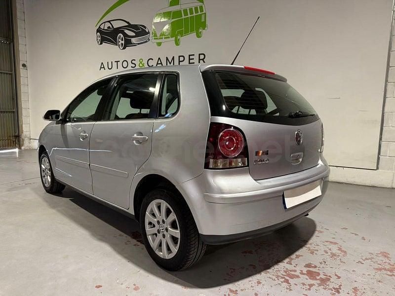 Usado VW Polo Advance 75 CV (55 kW) 2006 Gris / plata Utilitario