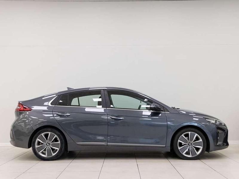 Usado Hyundai Ioniq Style 141 CV (103 kW) 2016 Plateado Utilitario