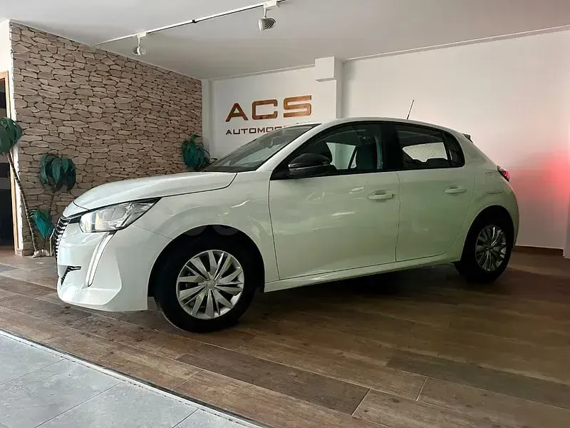Usado Peugeot 208 Active 102 CV (75 kW) 2023 Blanco Utilitario