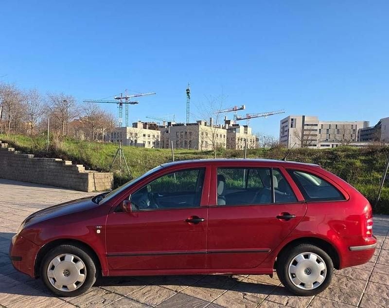 Usado Skoda Fabia Comfort 75 CV (55 kW) 2002 Burdeos Familiar