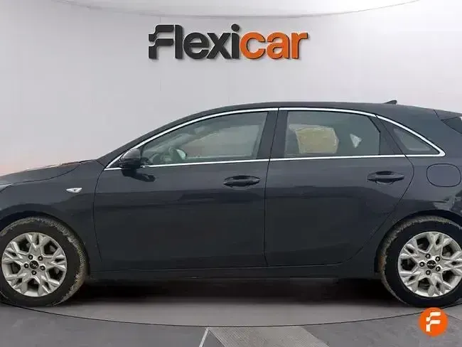 Usado Kia Ceed 136 CV (100 kW) 2023 Gris Utilitario