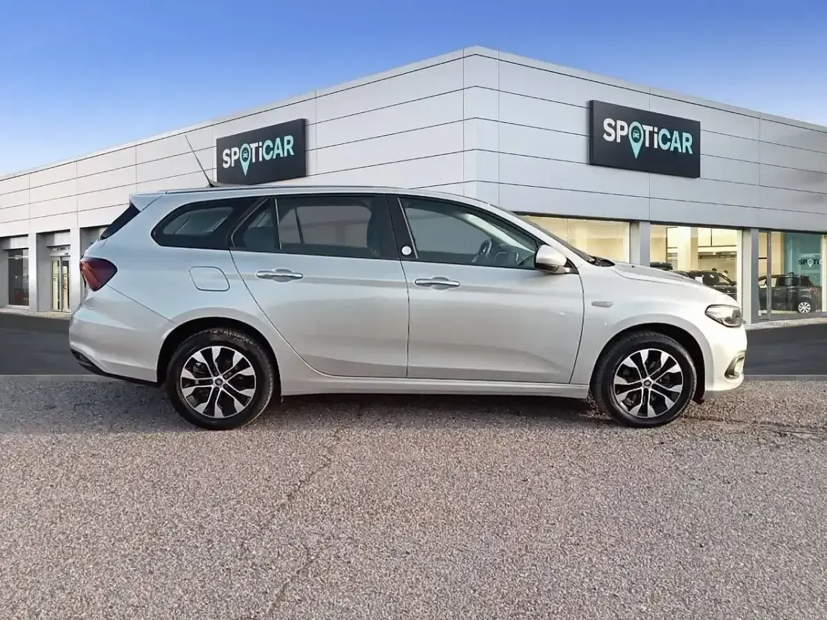Usado Fiat Tipo Mirror 95 CV (69 kW) 2020 Gris Familiar