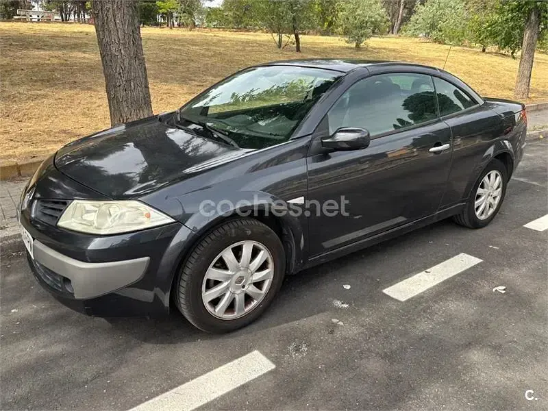 Usado Renault Mégane Cabriolet Dynamique 110 CV (80 kW) 2007 Gris / plata Descapotable