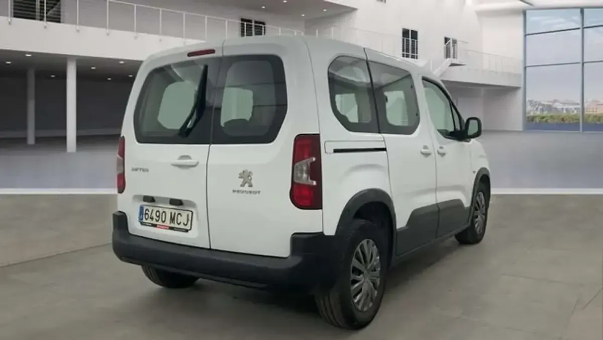 Käytetty Peugeot Rifter Active 102 HP (75 kW) 2022 Valkoinen Tila-auto