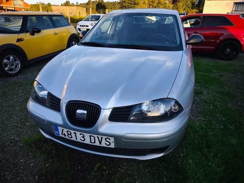 Usado Seat Cordoba Reference 80 CV (58 kW) 2006 Gris / plata Berlina