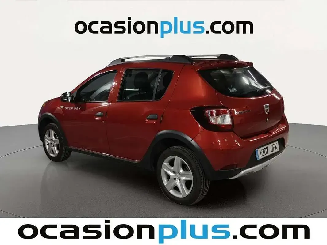 Usado Dacia Sandero Stepway 90 CV (66 kW) 2015 Rojo Utilitario