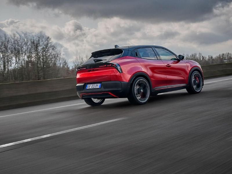 Nuevo Alfa Romeo GT Junior 145 CV (106 kW) 2026 Rojo Utilitario