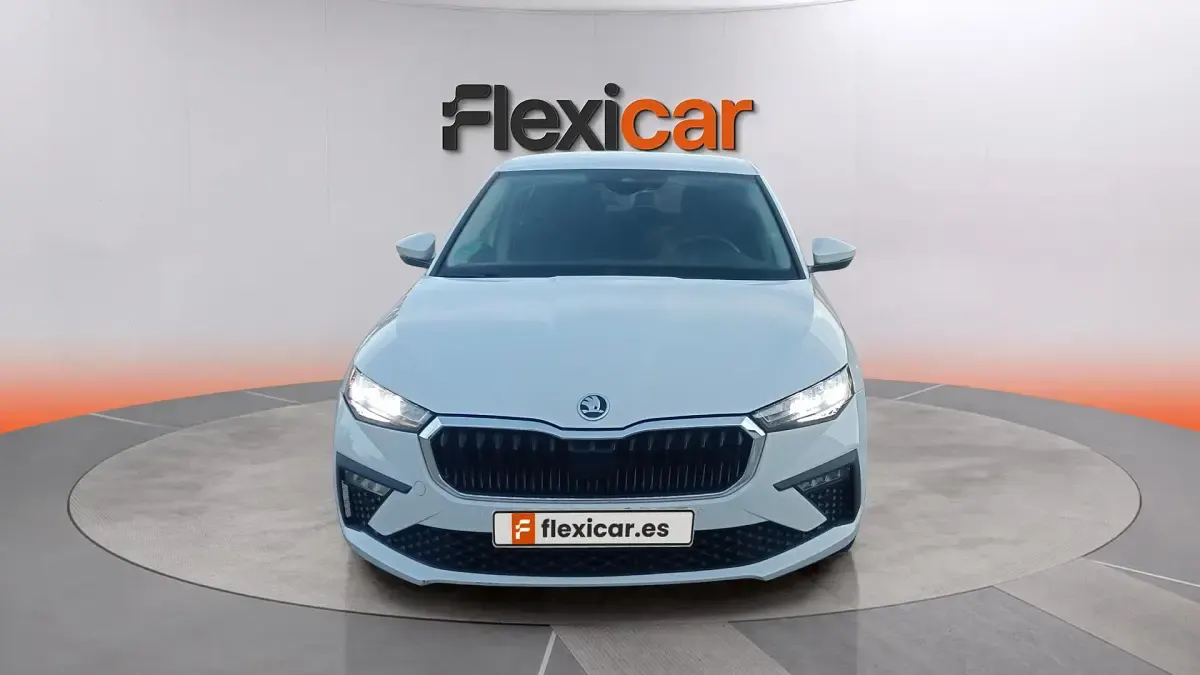 Usado Skoda Scala Selection 116 CV (85 kW) 2024 Blanco Utilitario