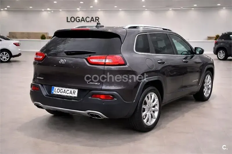 Usado Jeep Cherokee Limited 140 CV (102 kW) 2016 Gris / plata SUV