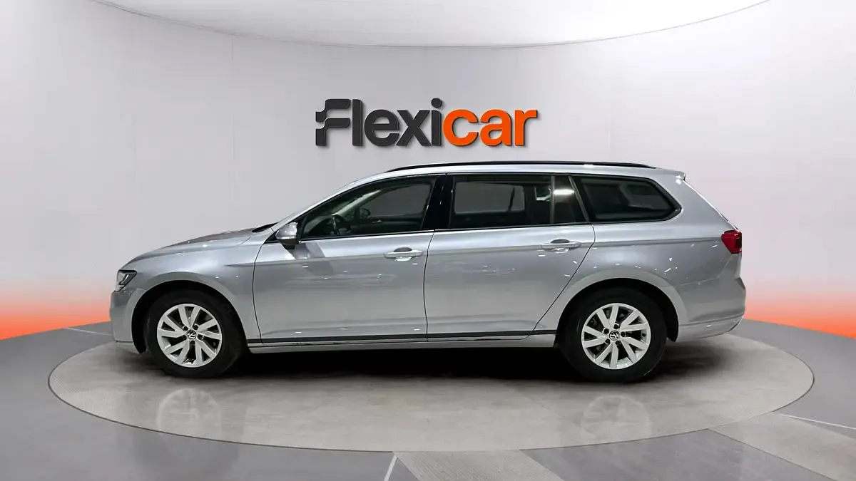 Usado VW Passat 150 CV (110 kW) 2022 Gris Familiar