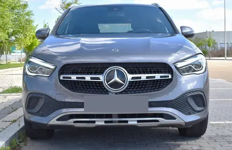 Usado Mercedes GLA200 Advantage 163 CV (119 kW) 2021 Gris SUV