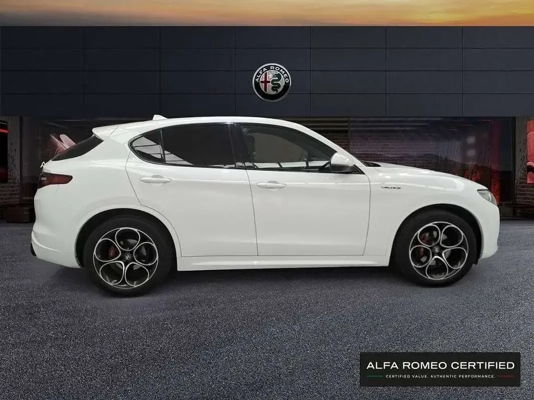 Usado Alfa Romeo Stelvio Veloce 212 CV (155 kW) 2021 Blanco SUV