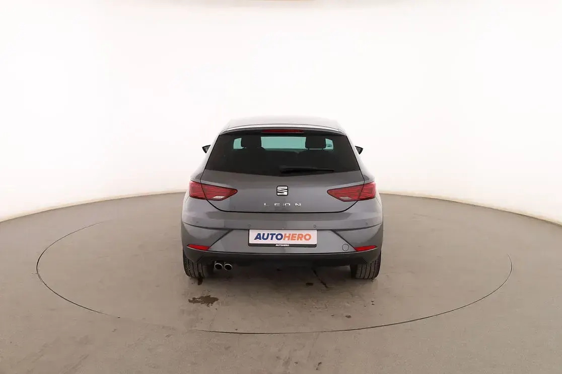 Usado Seat Leon XCELLENCE 150 CV (110 kW) 2018 Gris Berlina