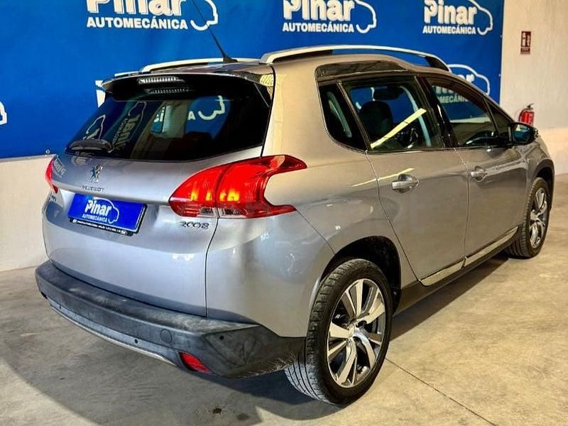 Usado Peugeot 2008 Allure 100 CV (73 kW) 2016 Gris / plata SUV