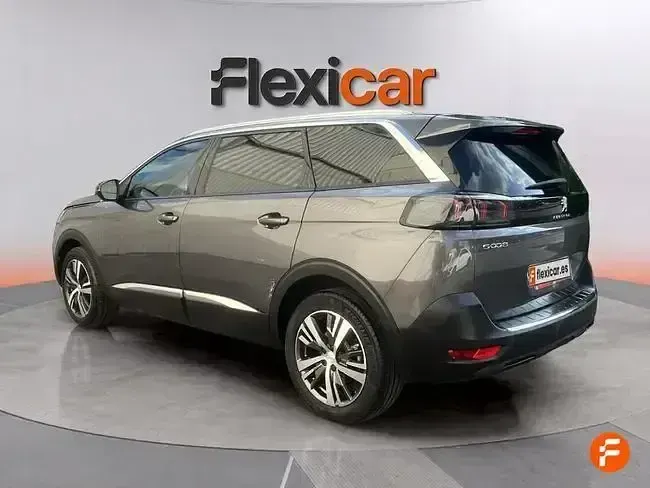 Usado Peugeot 5008 Allure 130 CV (95 kW) 2024 Gris SUV