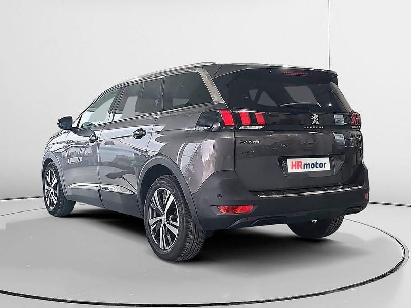 Usado Peugeot 5008 Allure 131 CV (96 kW) 2023 Gris / plata SUV
