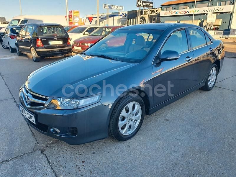 Usado Honda Accord Executive 140 CV (102 kW) 2006 Gris / plata Berlina