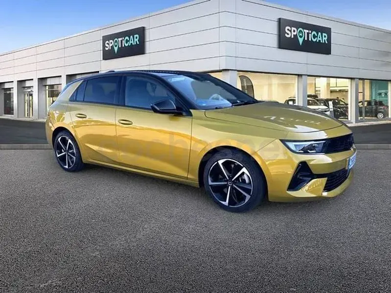 Usado Opel Astra 180 CV (132 kW) 2025 Amarillo Utilitario