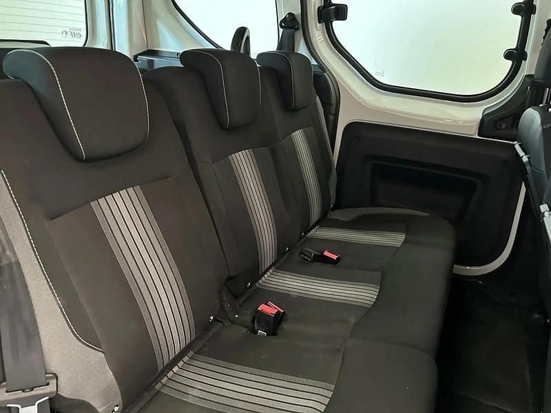 Usado Dacia Dokker 102 CV (75 kW) 2018 Blanco Monovolumen