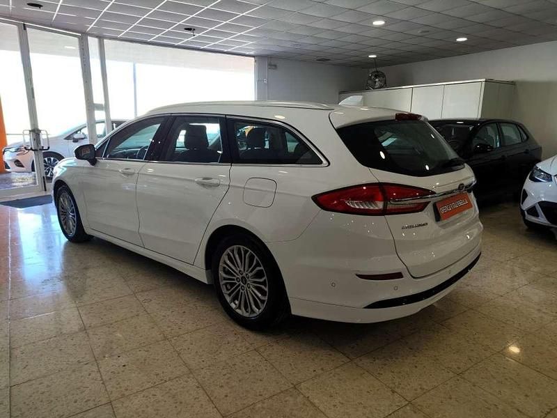 Usado Ford Mondeo Titanium 186 CV (136 kW) 2021 Blanco Familiar