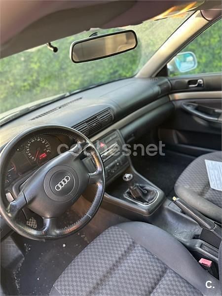 Usado Audi A4 125 HP (91 kW) 1999 Cinzento Sedan