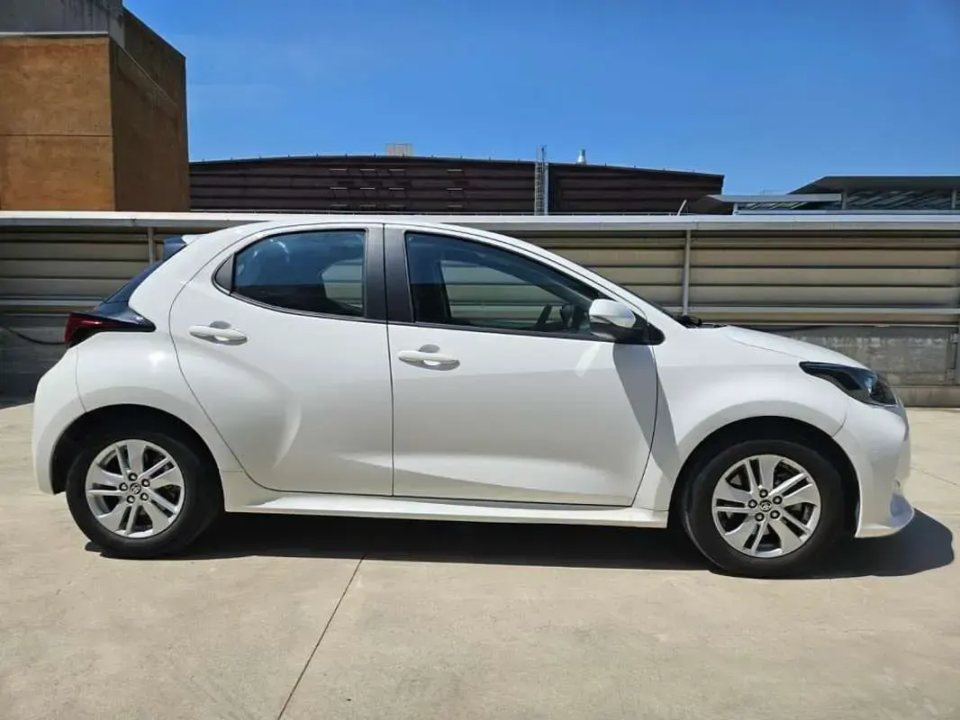Usado Toyota Yaris Cross Business Edition 116 CV (85 kW) 2022 Blanco SUV