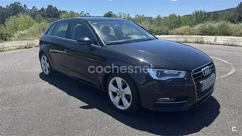 Usado Audi A3 Ambition 110 CV (80 kW) 2015 Negro Berlina