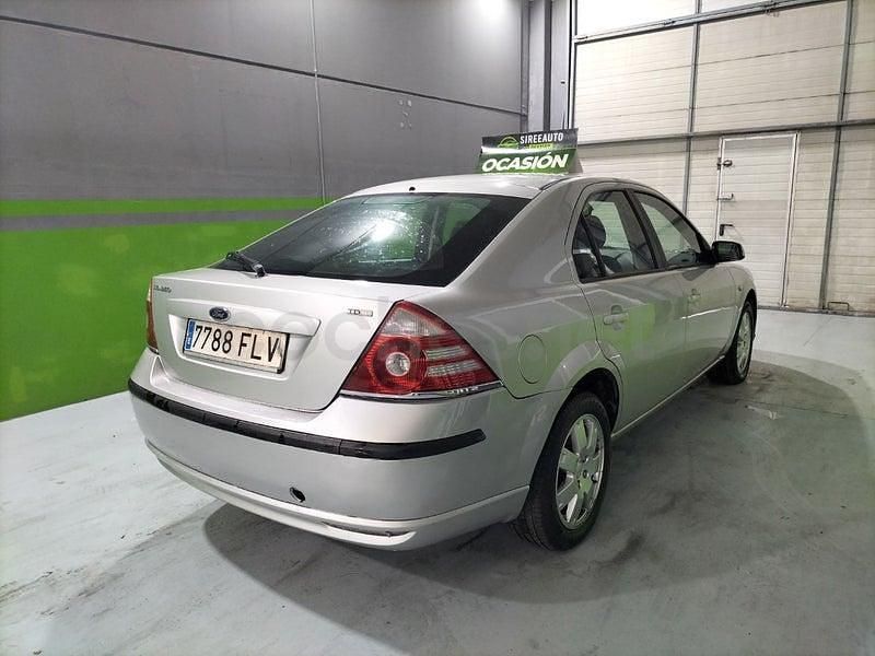 Usado Ford Mondeo Ghia 130 CV (95 kW) 2007 Gris / plata Berlina