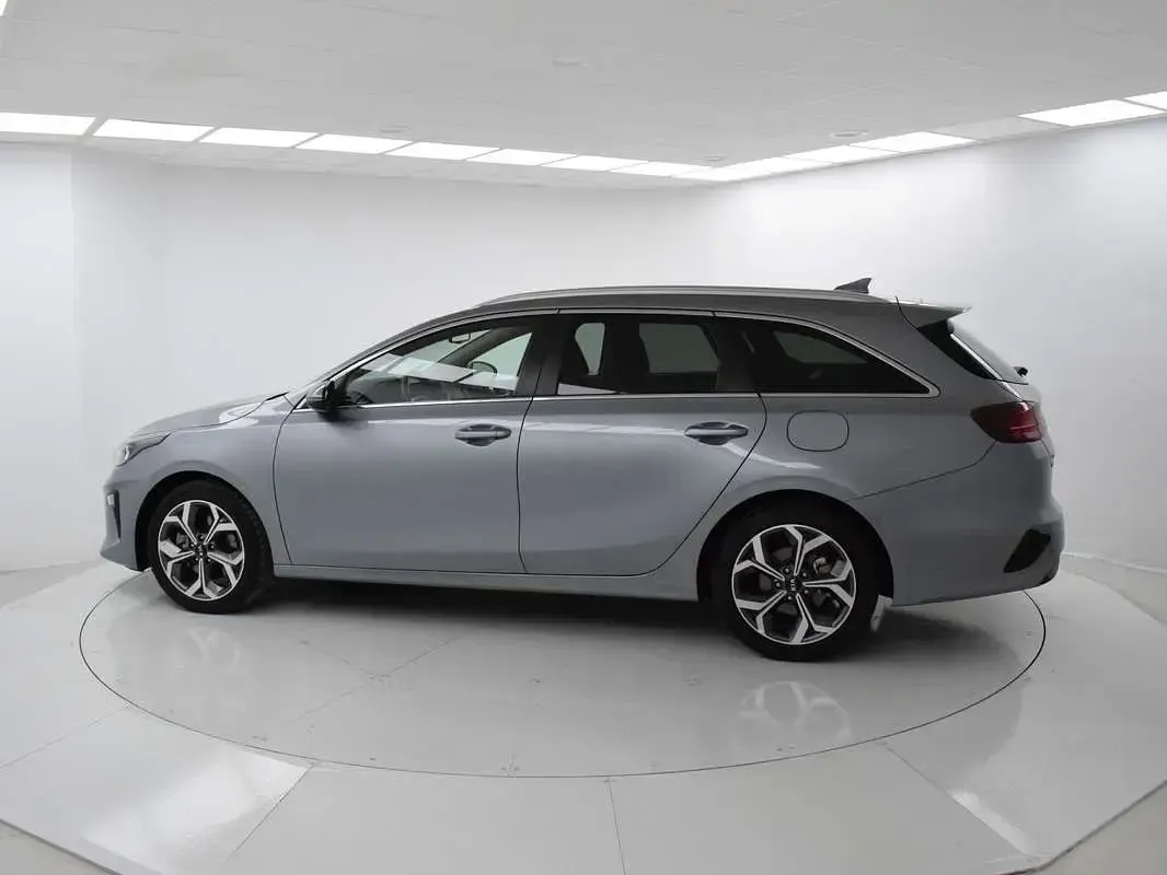 Usado Kia Ceed 136 CV (100 kW) 2022 Plateado Utilitario
