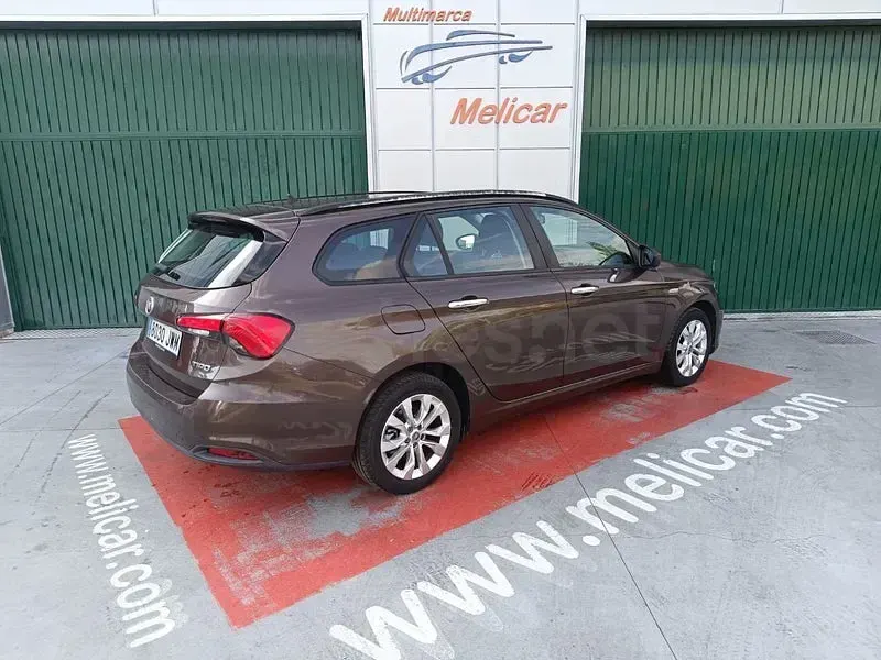 Usado Fiat Tipo Pop 95 CV (69 kW) 2017 Beige Familiar