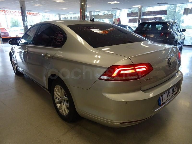 Usado VW Passat Advance 120 CV (88 kW) 2016 Gris / plata Berlina