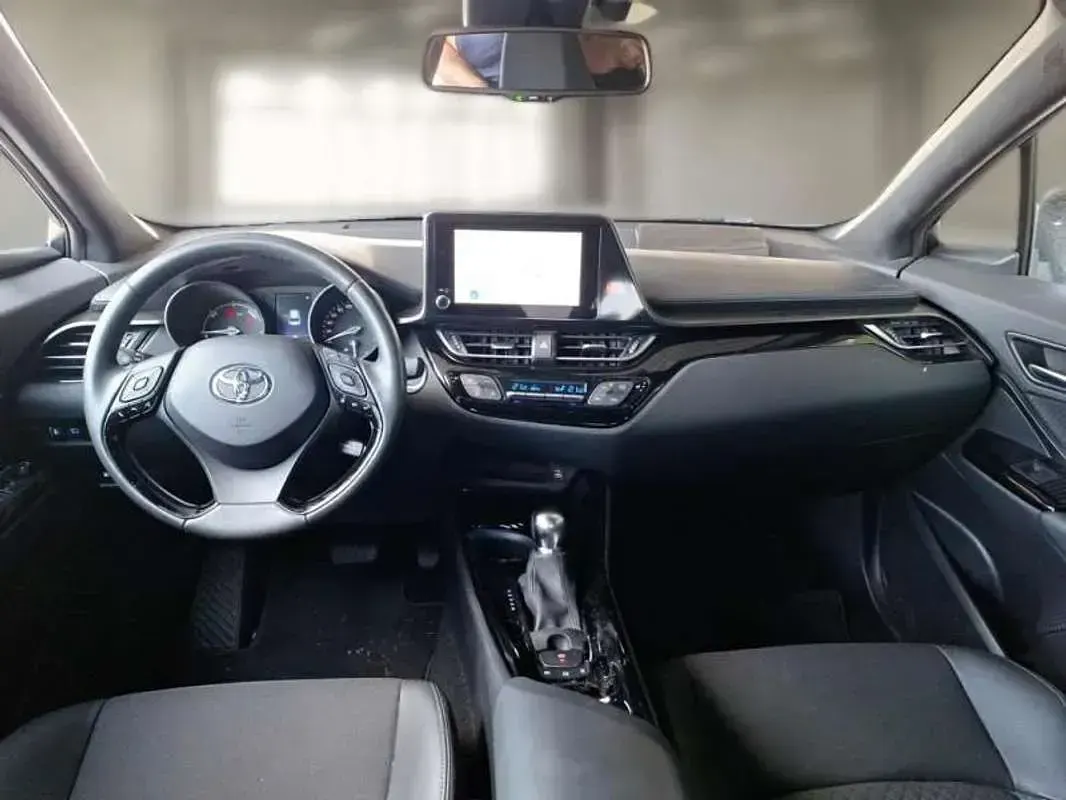 Usado Toyota C-HR Advance 122 CV (89 kW) 2023 Gris / plata SUV