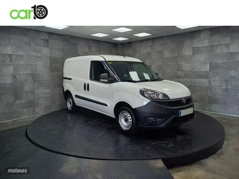 Usado Fiat Doblò 95 CV (69 kW) 2019 Blanco Monovolumen
