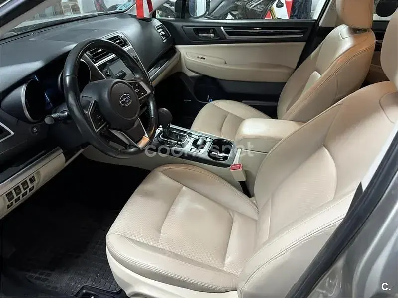Usado Subaru Outback 175 CV (128 kW) 2018 Beige Familiar