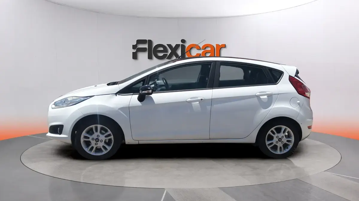 Usado Ford Fiesta Active 86 CV (63 kW) 2017 Blanco Utilitario