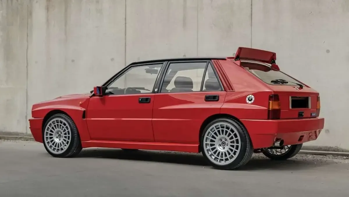 Usado Lancia Delta 200 CV (147 kW) 1991 Rojo Utilitario