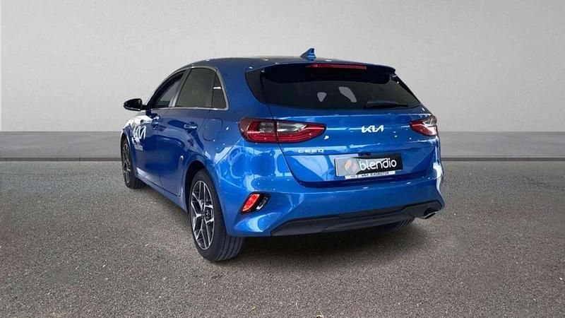 Usado Kia Ceed 101 CV (74 kW) 2024 Azul Utilitario