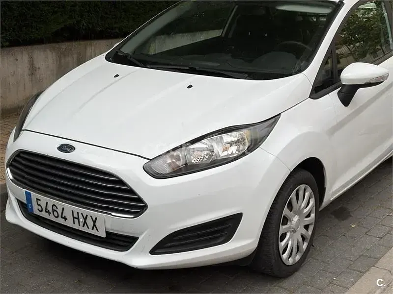 Usado Ford Fiesta Trend 82 CV (60 kW) 2014 Blanco Utilitario