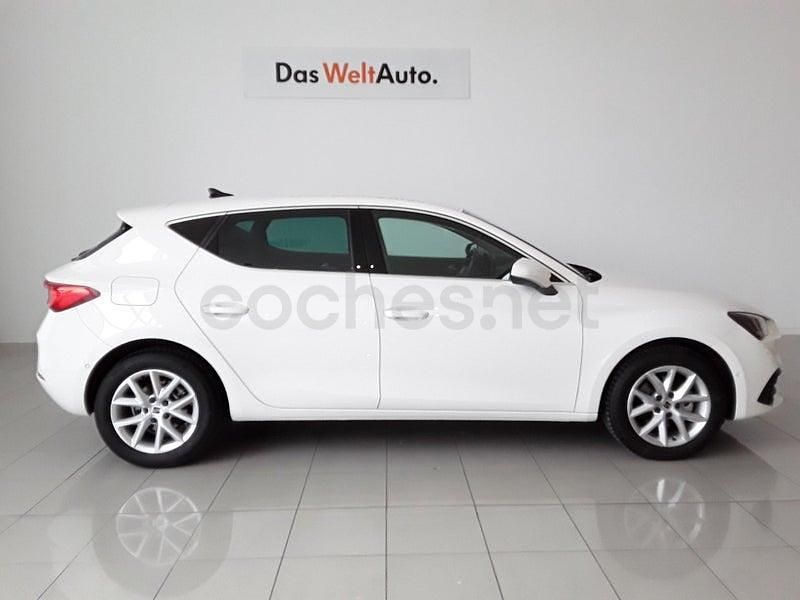 Usado Seat Leon Style 116 CV (85 kW) 2025 Blanco Berlina