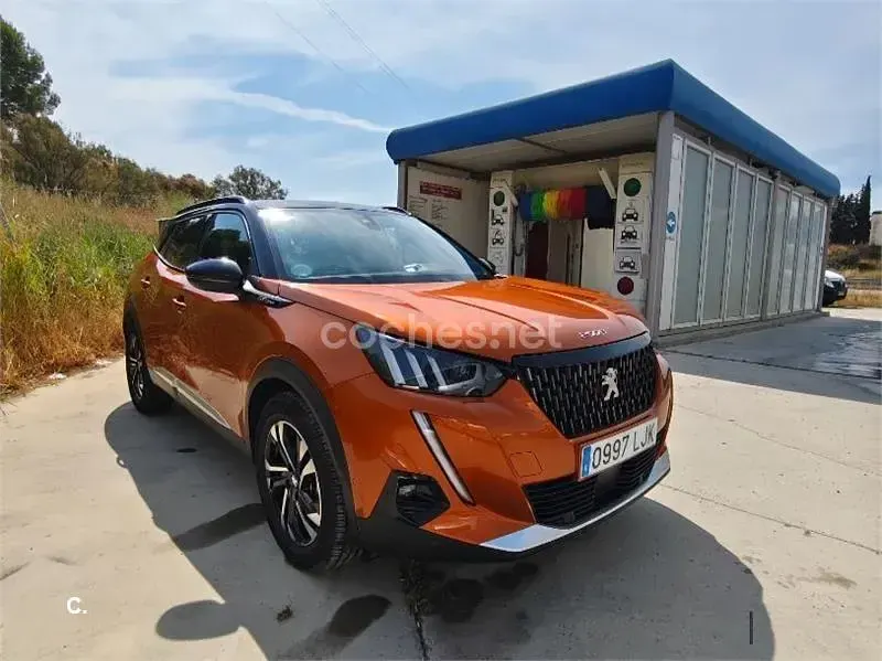 Usado Peugeot 2008 GT-line 130 CV (95 kW) 2020 Naranja SUV